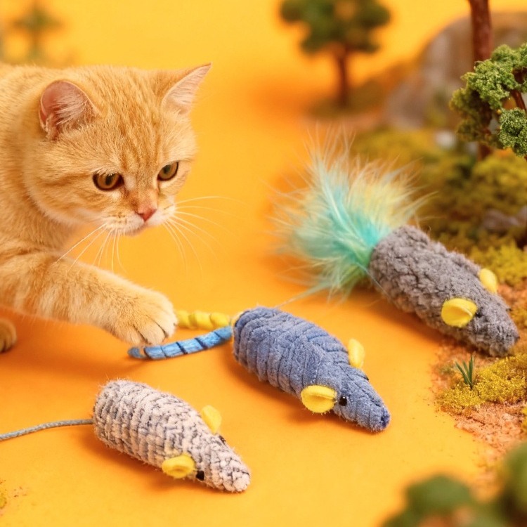 Catnip Interactive Plush Mouse - ของเล่นแมว 3 ชิ้น ตุ๊กตาหนูจำลอง มีเสียงบีบ ของเล่นสำหรับลูกแมว